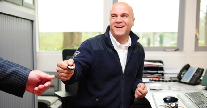 Man giving transponder