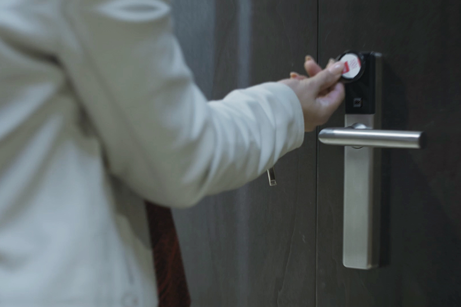 hand pointing transponder to a digital handle