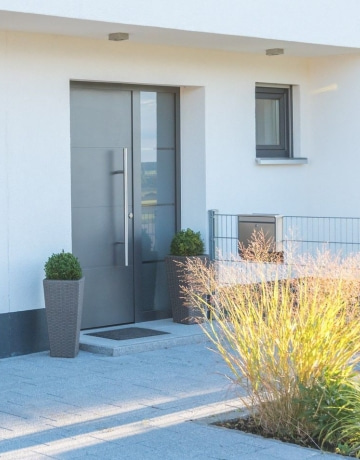Tür mit Garage