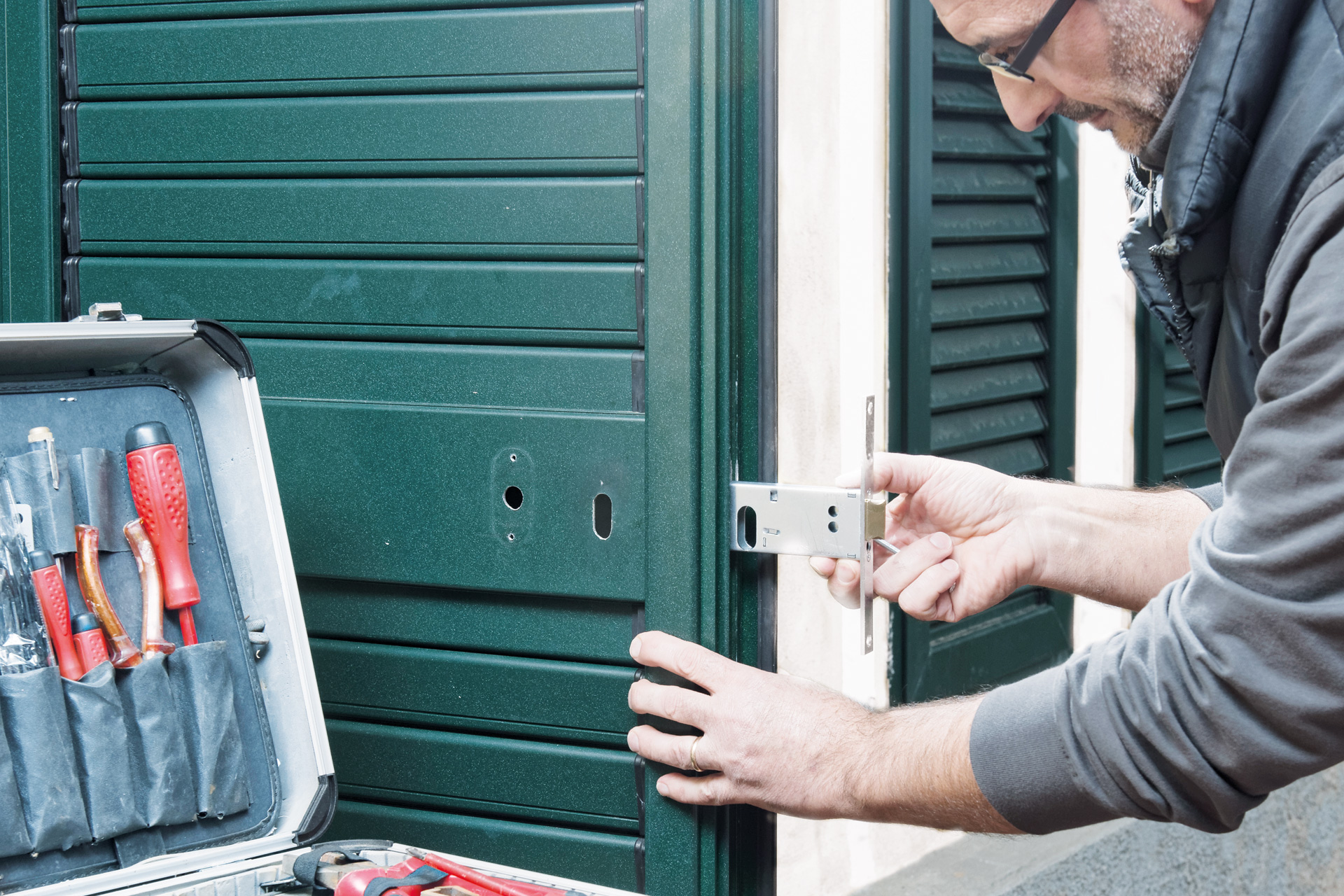 Security installer using tools