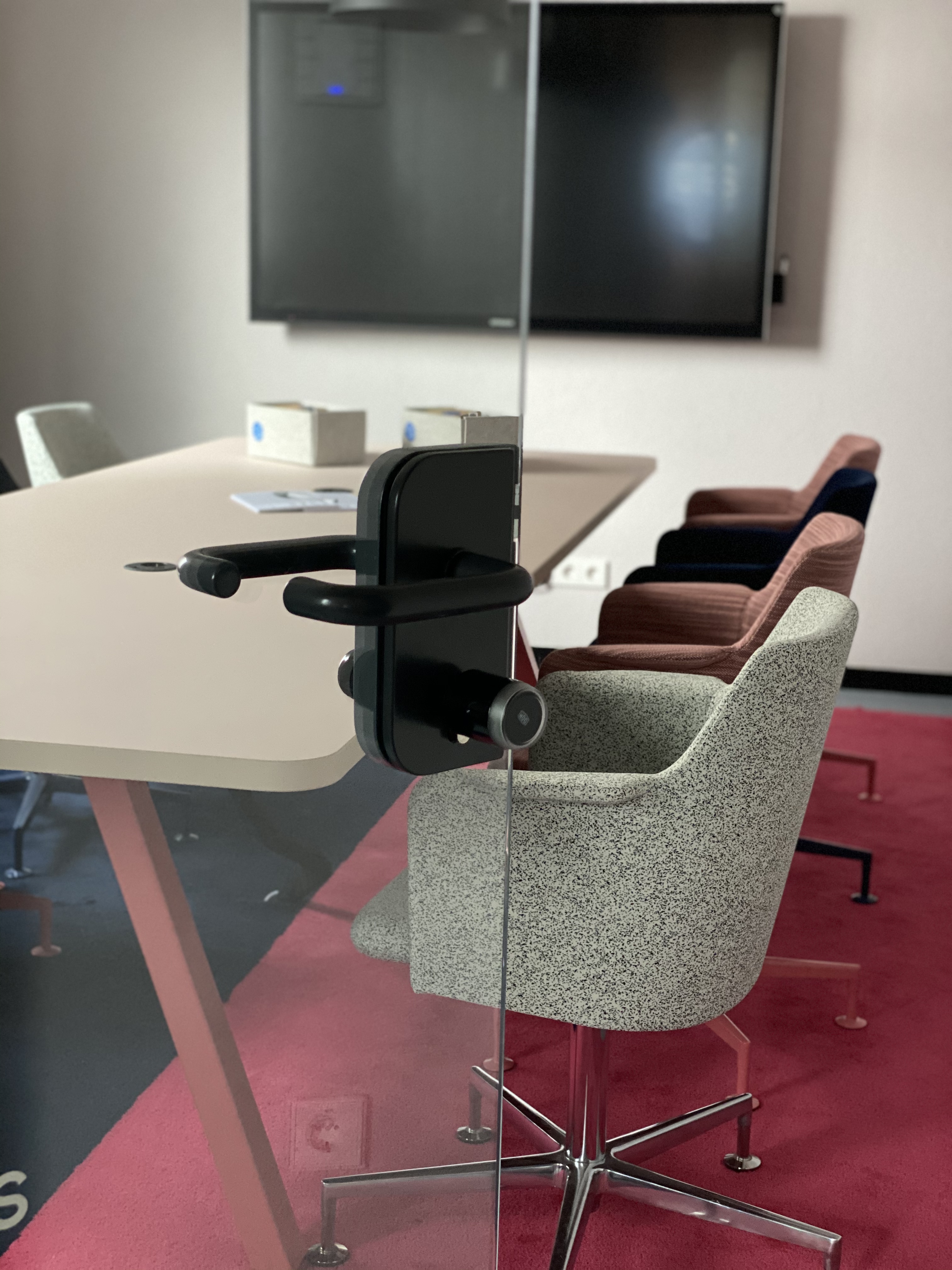 Digital locking cylinder DOM Tapkey Pro V2 on a glass door of a meeting room