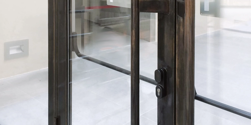 Close-up of glass door with TheSign panic bar at the Uffizi Gallery.