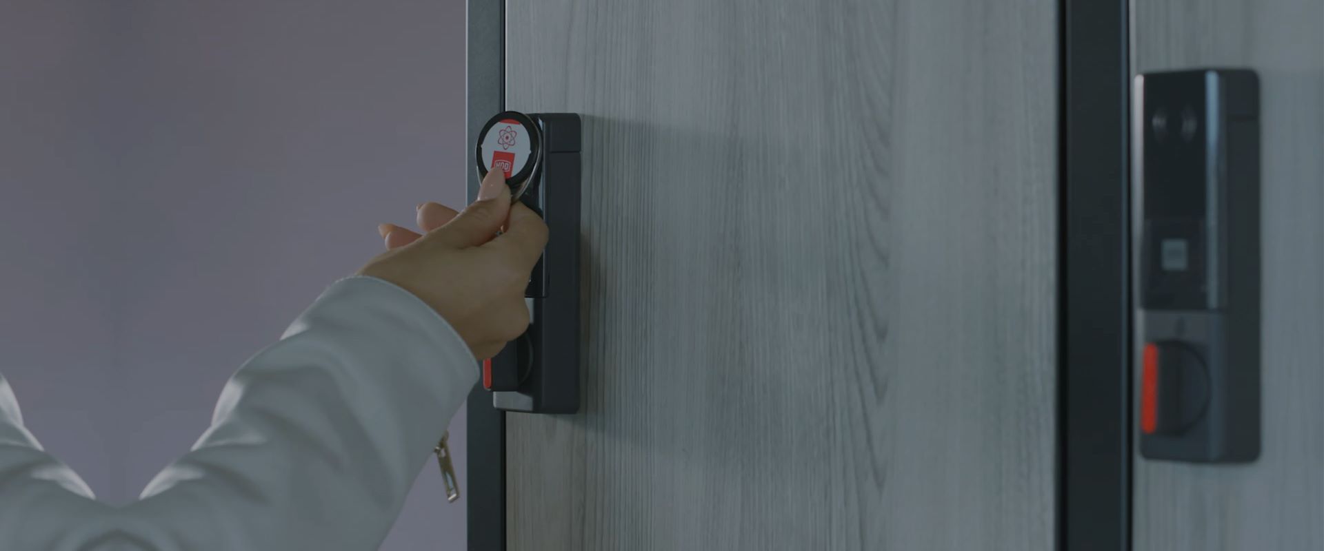 a hand opening locker with transponder pointing to a furniture lock