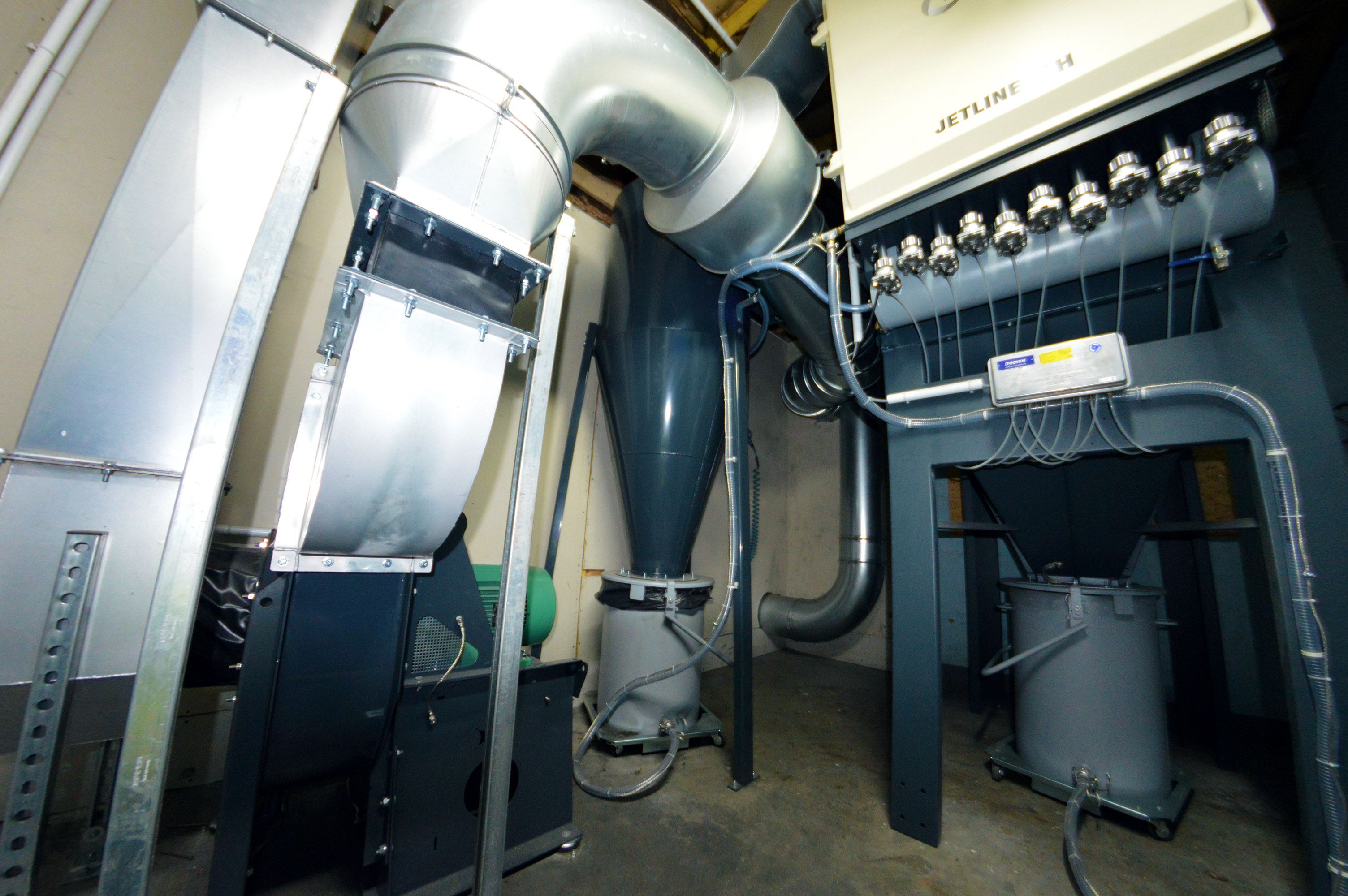 Metal dust extraction in a polishing workshop - Delta NEU