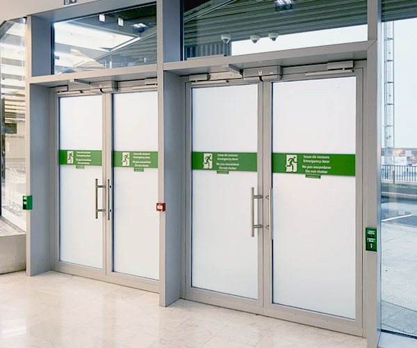 Gestion des issues de secours dans les aéroports