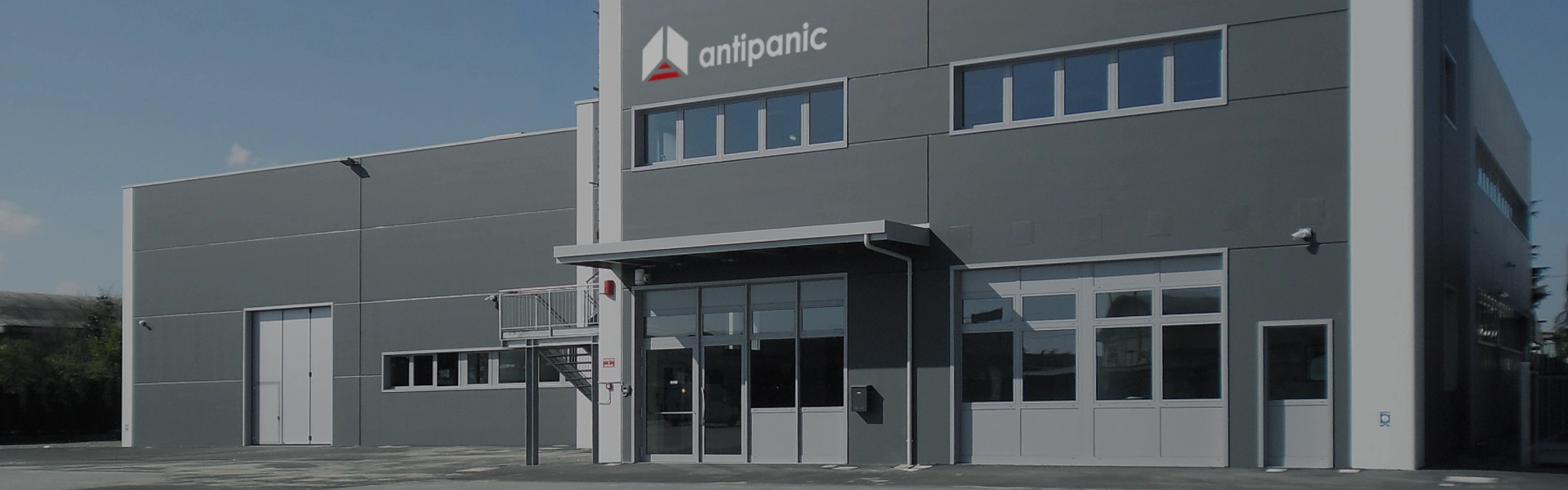 Edificio aziendale di Antipanic, specialista in maniglioni antipanico e dispositivi di emergenza.