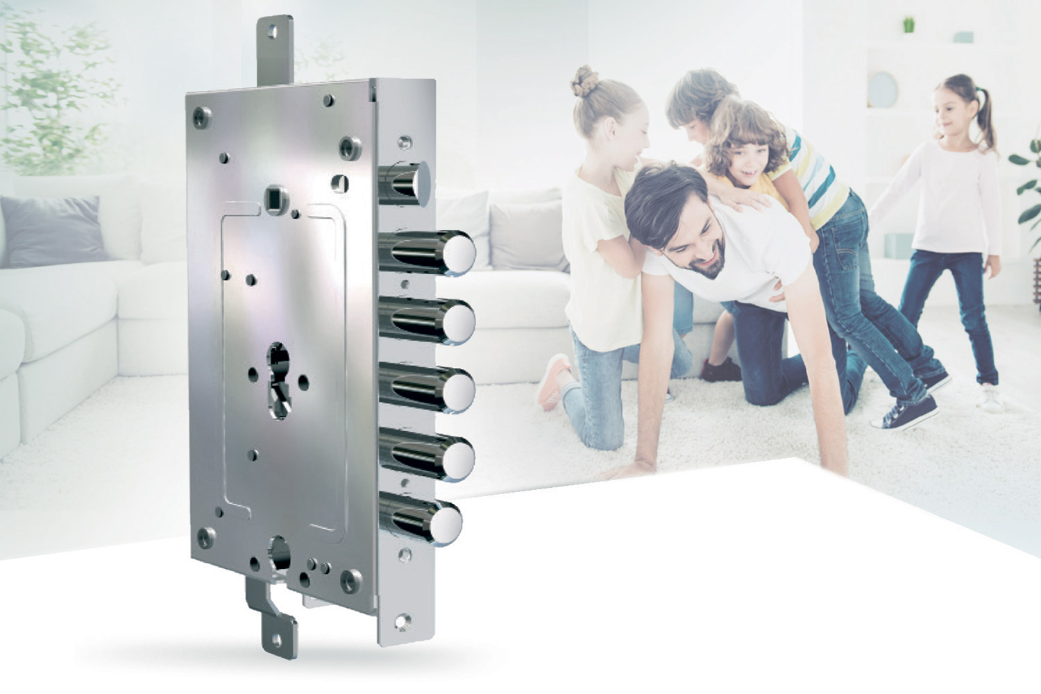 serratura di sicurezza multifunzione per porta blindata con un papà che gioca con i bambini sullo sfondo