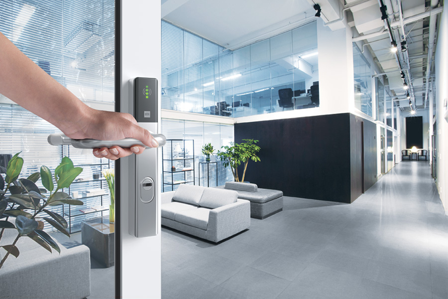 Door opening with digital handle Guard S