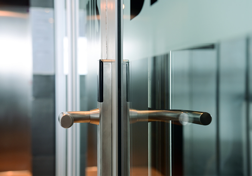 Electronic door hardware Guard on glass door