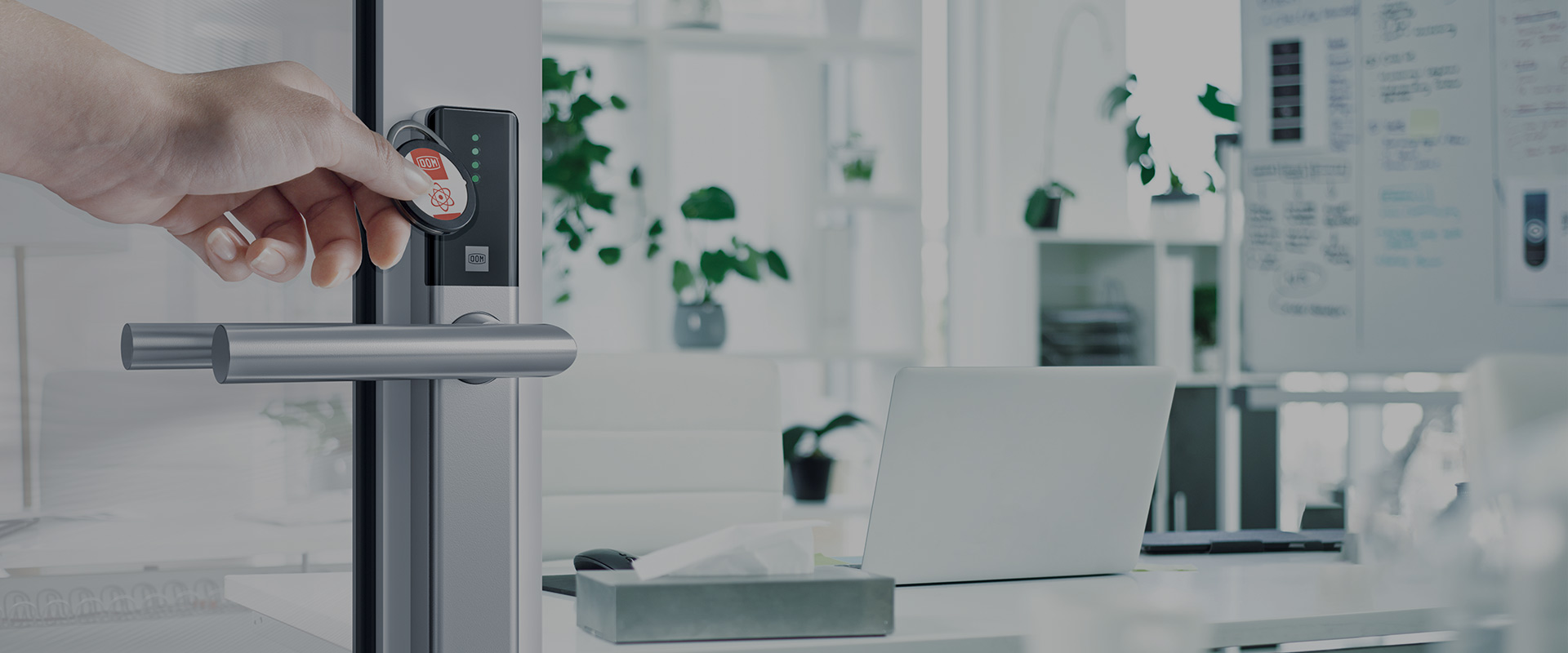 Deur openen tot kantoor met Guard