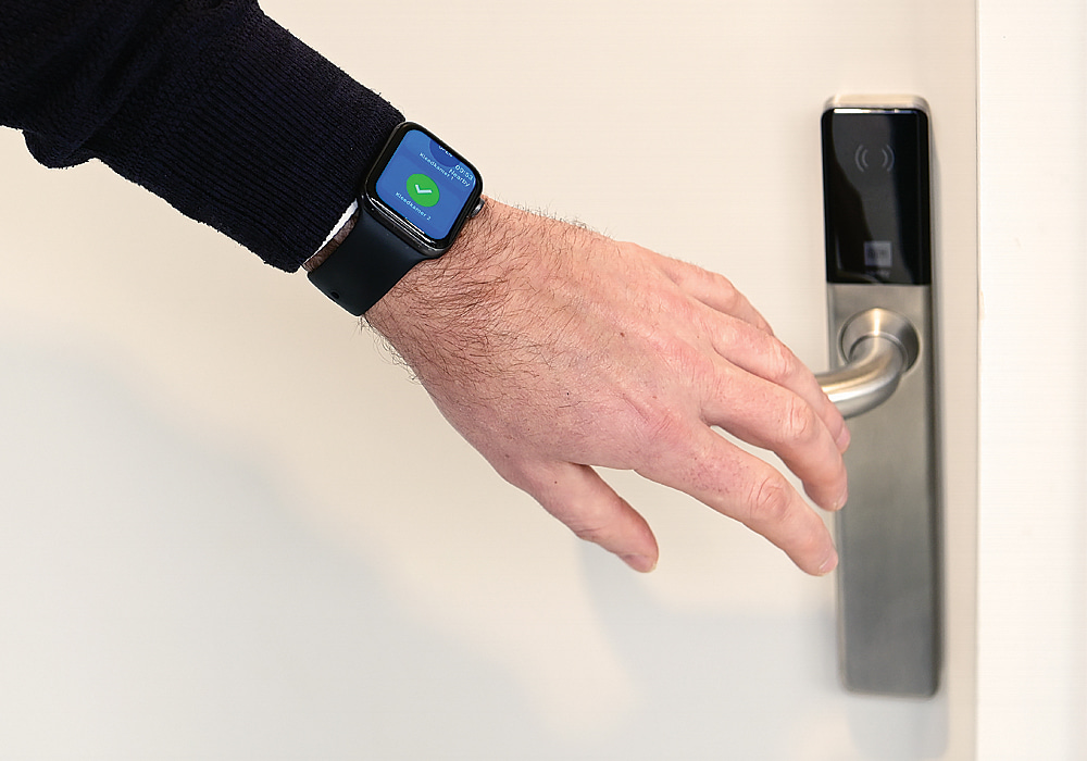 Apple Watch bediend DOM Guard