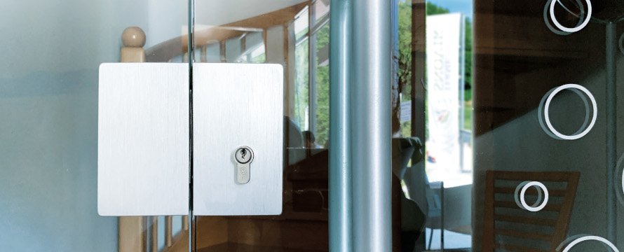 Titan cylinder in glass door