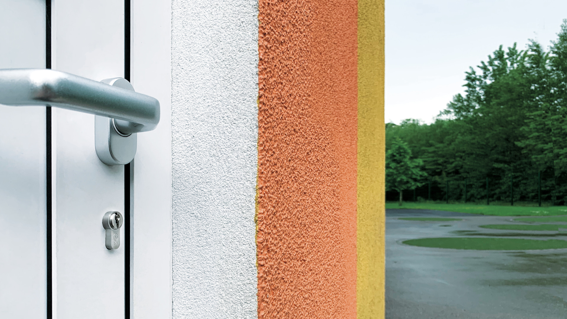 Outside door with TITAN cylinder