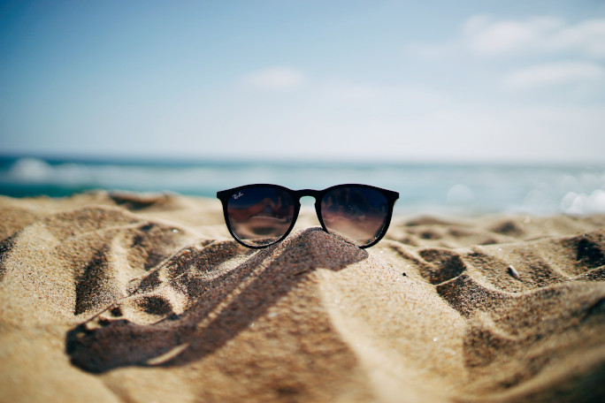 Sončna očala na plaži
